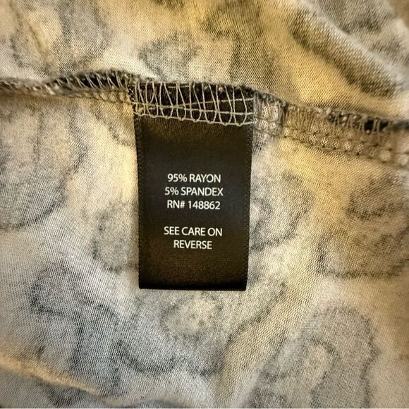 Torrid Super Soft Gray & Black Leopard Print Tee.  Size 4 - Picture 5 of 8